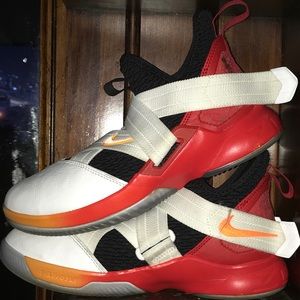 Nike LeBron soldier Xll boys basketball shoes